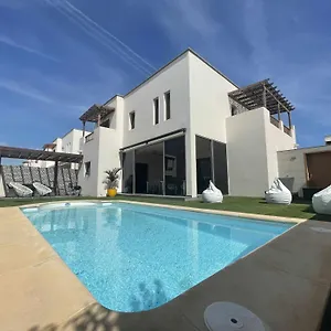 https://villa-holyhome.in-canary-islands.com