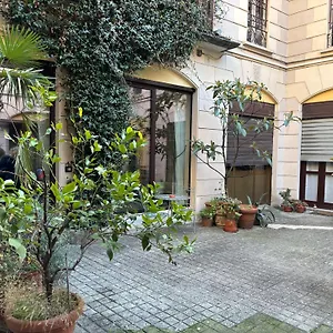https://luxury-loft-near-duomo-garage.italymilanhotels.net